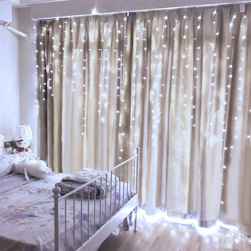 Light curtain - 100 LEDs - mid white - mains powered - IP44 - 2,2 m - 8 programs