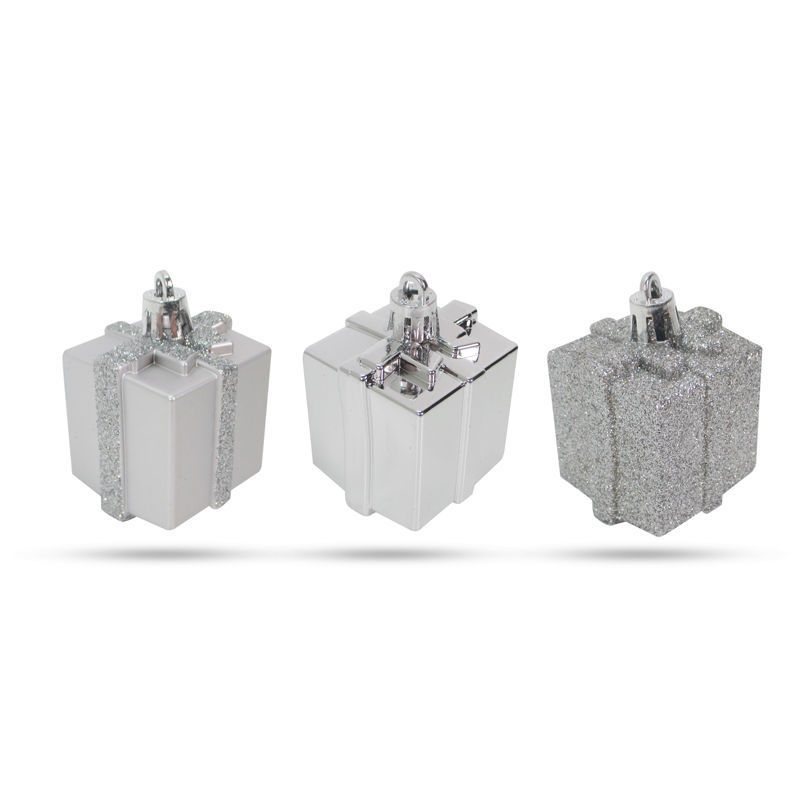 Slika - Komplet okraskov za božično drevo - srebrna darila (4,5 cm) - 6 kosov