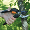 Slika - Fiskars SingleStep Bypass škarje za obrezovanje P26 črno-oranžne (1000567)