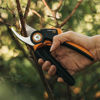 Slika - Fiskars PowerGear Bypass Pruner M P921 vrtne škarje za obrezovanje vej do 24 mm, črno/oranžne (1057173)