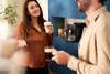 Slika - Philips EP2225/10 Series 2200 avtomatski espresso aparat za kavo v zrnju s keramičnim mlinčkom, črn